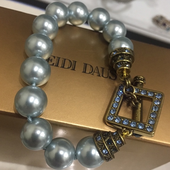 💙Heidi Daus Blue Pearl Zaworski Crystal Toggle Bracelet - Picture 1 of 4